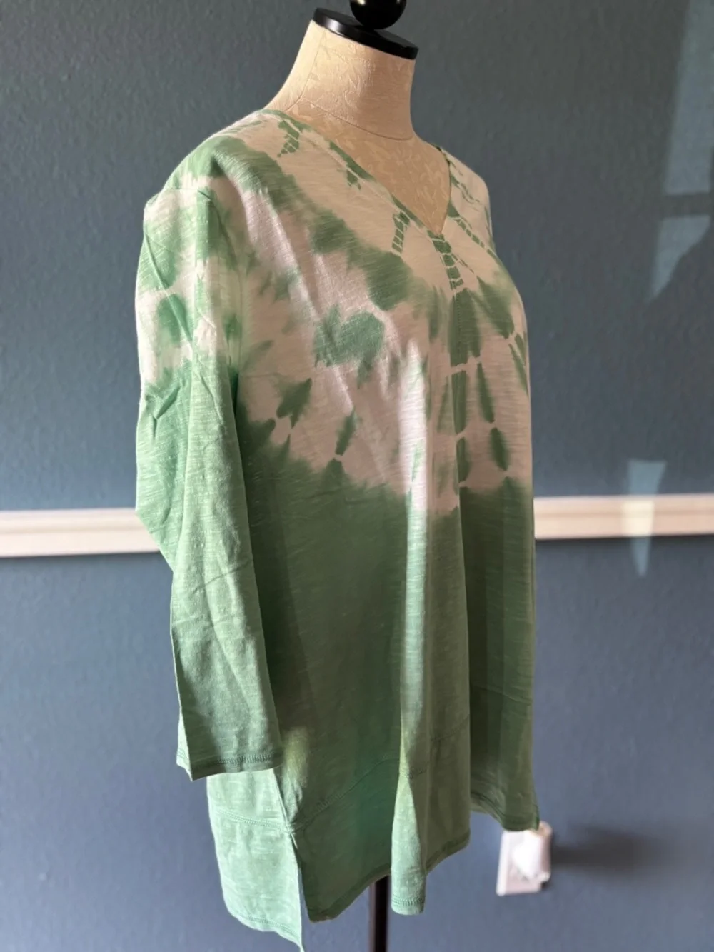 Chico’s Zenergy Tie Dye Tunic Top in Mint Green and White - NWT Size 3 (16/18) - Picture 2 of 10